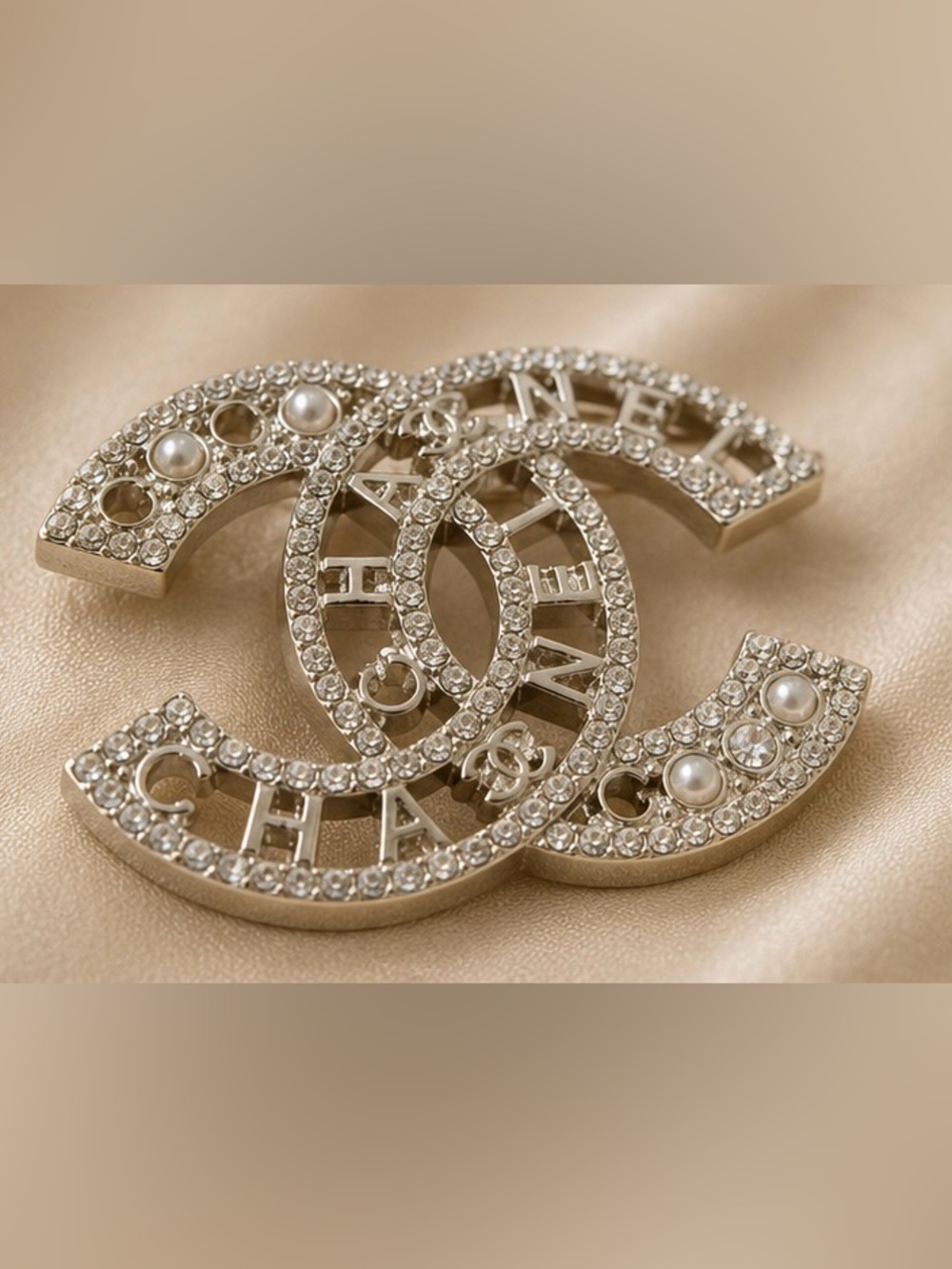 Silver Tone Crystal & Faux Pearl Statement Brooch Pin – Elegant Sparkling Jewelr